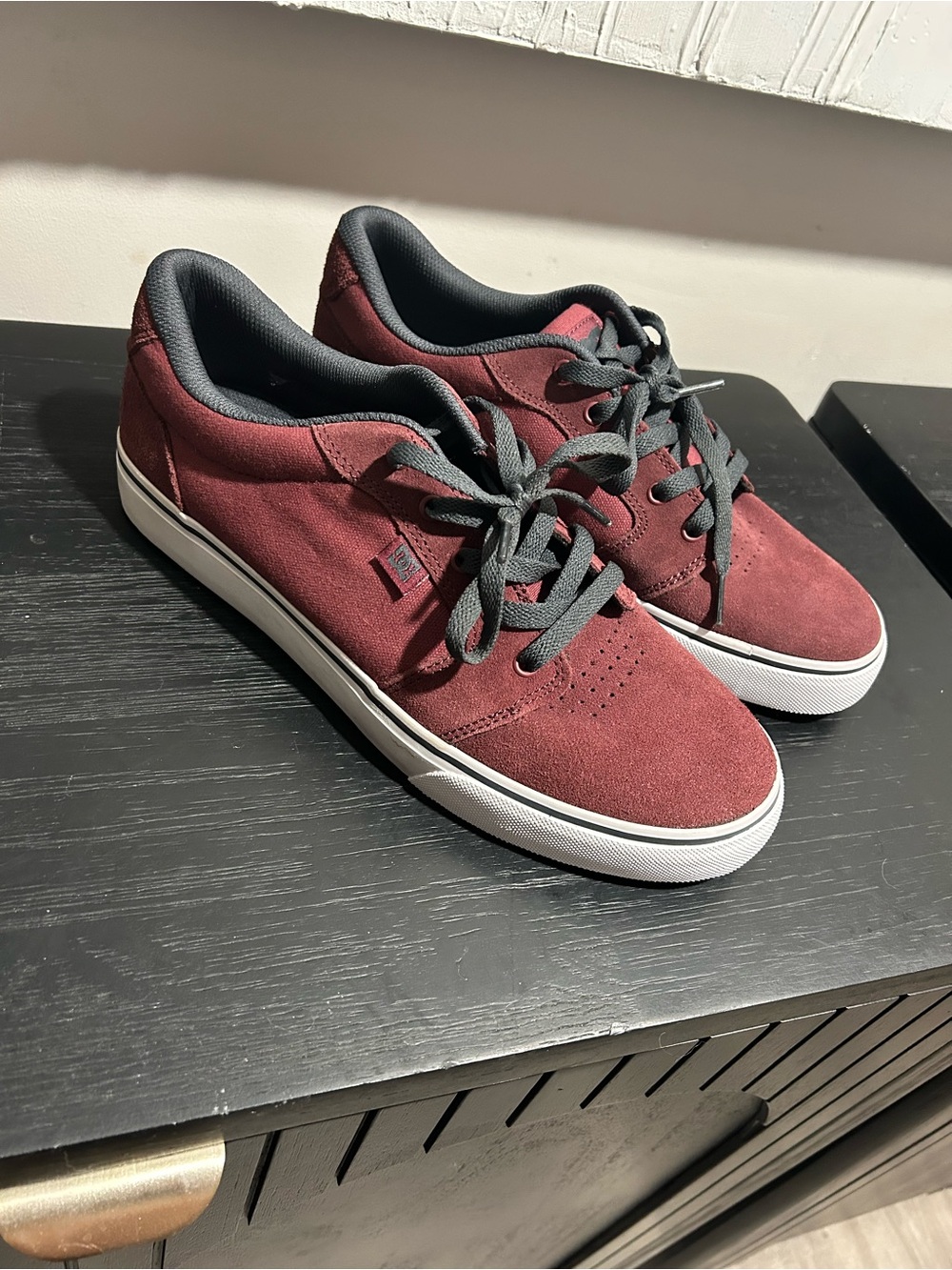 DC Shoes Men's Anvil Low Top Skateboarding Shoes Burgundy Maroon Size 10.5